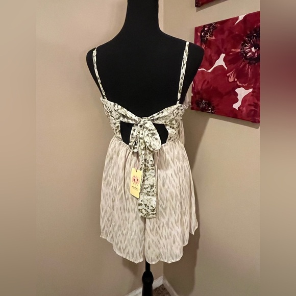 Entro Olive Drab & Tan Floral Print Romper smocked back with tie, size L - Picture 4 of 8